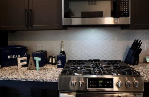 Poncey-Highland Apartamento | Modern City Oasis