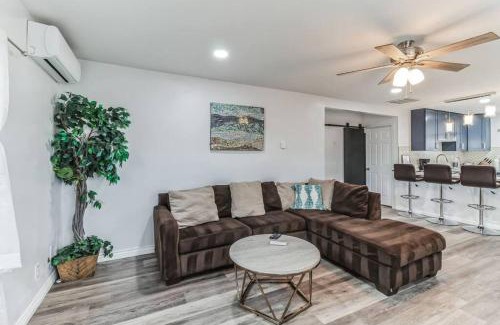 Palmdale Casa | Modern City Ranch 3 bdrm Family Home Access by Dirt Road