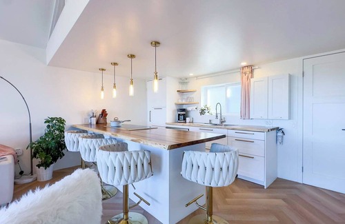 Inverhuron Cabaña | Modern Classic *LakeViews*