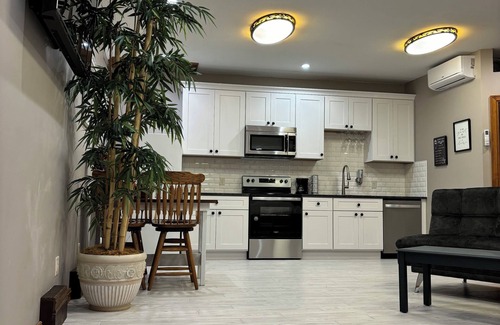 Cookeville Casa | Modern clean fresh studio in enchanting Cookeville with WiFi and private parking