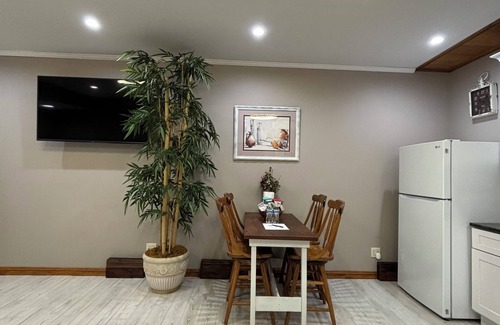 Cookeville Casa | Modern clean fresh studio in enchanting Cookeville with WiFi and private parking