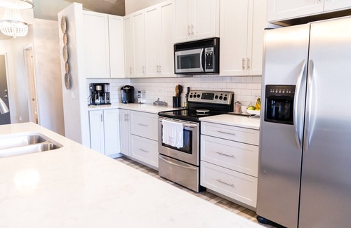 Desert Sands Golf Country Casa | Modern & clean home with lake view