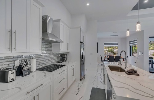 Mariner Villa | Modern coastal 3 bedrooms with Pool with Fireplace