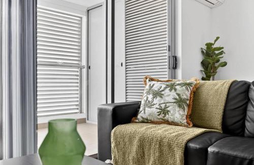 Rockingham Apartamento | Modern Coastal Escape in the Heart of Rockingham