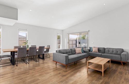 St Leonards Casa | Modern Coastal Family Holiday Home