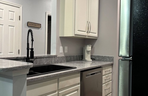 Rehoboth Beach Condominio | Modern Coastal Getaway in Rehoboth Beach