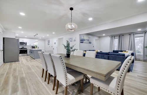 Tobyhanna Casa | ✨ Modern Colonial ✨ Hot Tub ✨ Karaoke ✨ Game Room ✨ EV Charger ✨ King Bed ✨