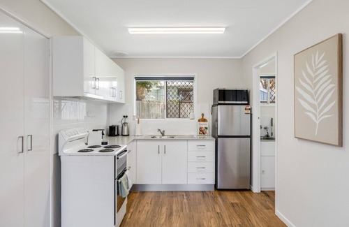 Centenary Heights Apartamento | Modern Comfort in Quiet Neighbourhood!
