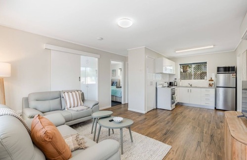 Centenary Heights Apartamento | Modern Comfort in Quiet Neighbourhood!