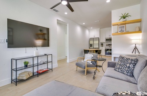 Brownsville Casa | Modern Comfort: Centrally Located Brownsville Home