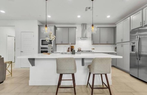 Elk Grove Casa | Modern Comfort: Elk Grove Edition