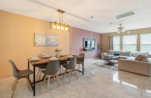 Barker Casa | Modern Comfort Home in Katy