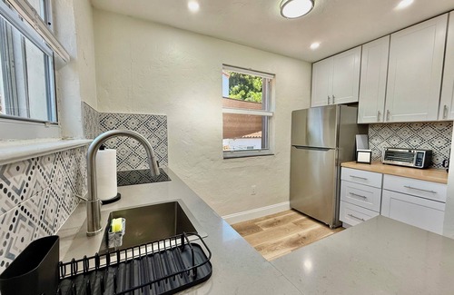 Coral Gables Cabaña | Modern Comfort Meets Mediterranean Charm in Downtown Coral Gables