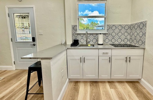 Coral Gables Cabaña | Modern Comfort Meets Mediterranean Charm in Downtown Coral Gables