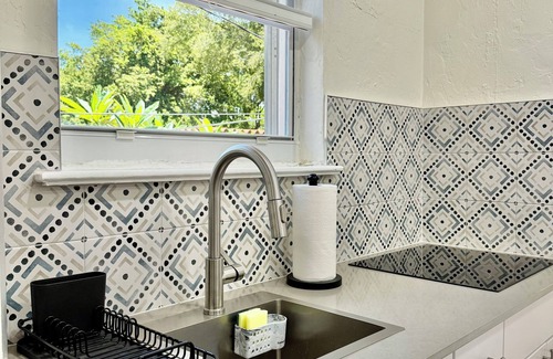 Coral Gables Cabaña | Modern Comfort Meets Mediterranean Charm in Downtown Coral Gables