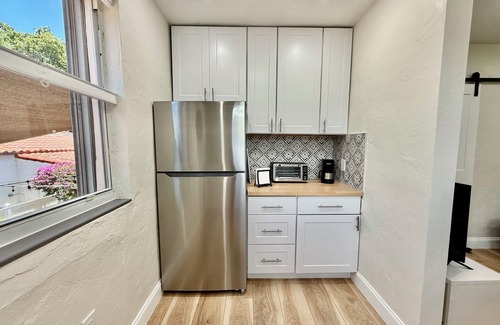 Coral Gables Cabaña | Modern Comfort Meets Mediterranean Charm in Downtown Coral Gables