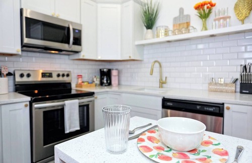 Historic Downtown Savannah Apartamento | Walk to Forsyth Park * Heart of Downtown Savannah * Dog Friendly * Newly Remodel