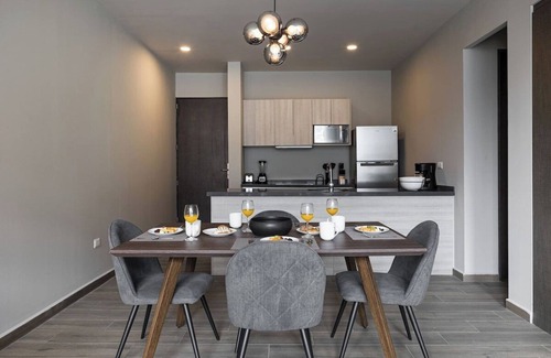 Monterrey Apartamento | Modern Comfort: Pool, Gym & Mountain Views!