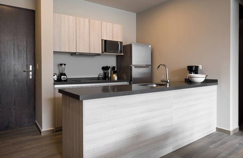 Monterrey Apartamento | Modern Comfort: Pool, Gym & Mountain Views!