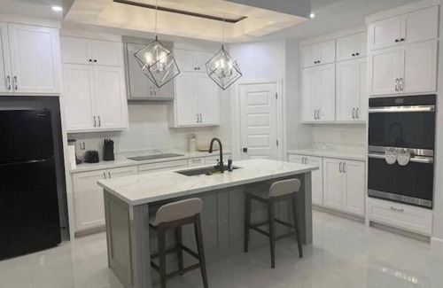 Olmito Casa | Modern Comfort near Zoo & Space