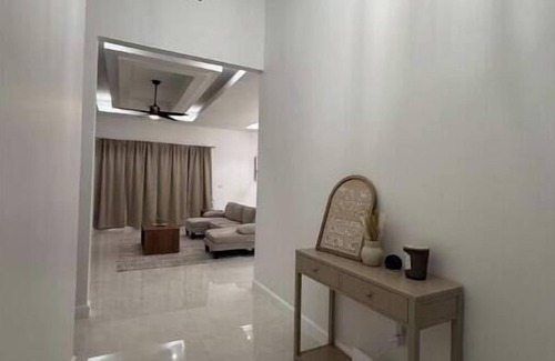 Olmito Casa | Modern Comfort near Zoo & Space