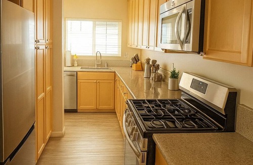 Studio City Casa | Modern Comfort near Universal
