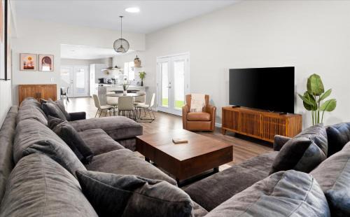 Litchfield Park Casa | Modern Comfort Pool BBQ Prime Location