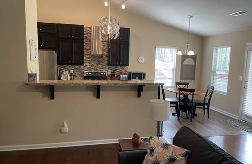 Charlotte Casa | Modern Comfort Relax Ready - No Smoking or Pets allowed