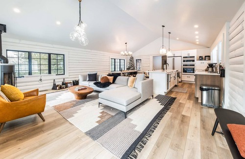 Warwick Casa | Modern Comfort Timeless Charm | Log Cabin Retreat
