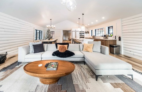 Warwick Casa | Modern Comfort Timeless Charm | Log Cabin Retreat