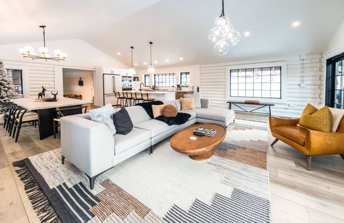 Warwick Casa | Modern Comfort Timeless Charm | Log Cabin Retreat