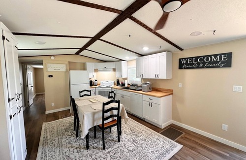 Baxter Casa | Modern Comfort w/Waterfall Views