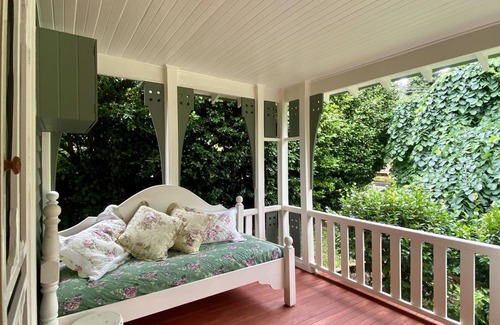 Warburton Casa | Modern comfort with old world charm.