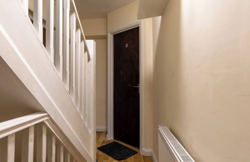 Luton Casa | Modern Comfortable Studio with kitchenette for 1-2 people, close to station
