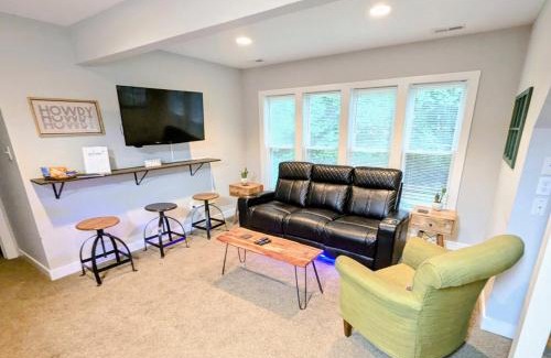 North Chesterfield Casa | Modern Comforts, Classic Charm: Neighborhood Gem
