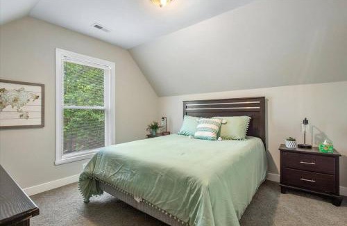 North Chesterfield Casa | Modern Comforts, Classic Charm: Neighborhood Gem