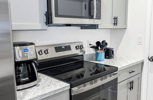 Rehoboth Beach Apartamento | Renovated, Modern & Comfy - Close to Outlets, Beach & Boardwalk - Pool