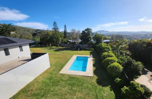 Eikenbosch Casa | Modern, Comfy Guest Suite with Beautiful Views
