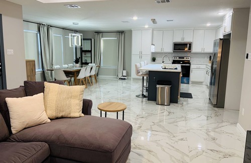 Fort Worth Casa | ¡Modern Comfy Home in DFW!