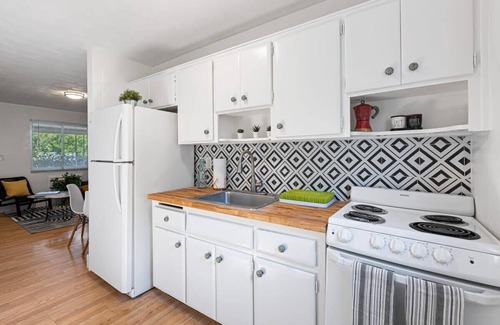 Lake Ridge Apartamento | Modern Condo, 2 bed 1 bath Close to Beach