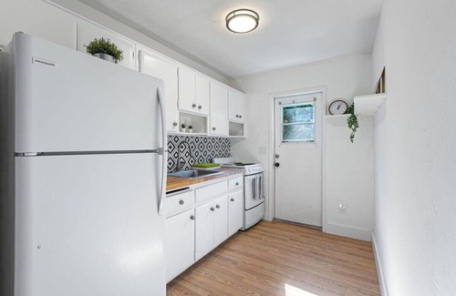Lake Ridge Apartamento | Modern Condo, 2 bed 1 bath Close to Beach