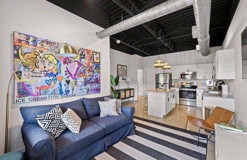Nashville Condominio | 8 Min to BNA · Modern Condo · Pets Welcome · 2 Pax