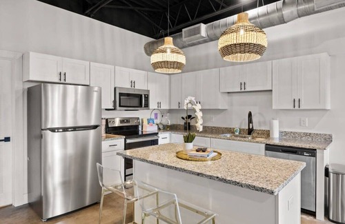 Nashville Condominio | 8 Min to BNA · Modern Condo · Pets Welcome · 2 Pax