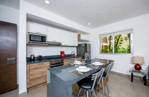 Akumal Condominio | Condominio moderno en la comunidad cerrada. Piscina, WiFi en un magnífico entorno tropical y tranquilo