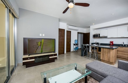 Akumal Condominio | Condominio moderno en la comunidad cerrada. Piscina, WiFi en un magnífico entorno tropical y tranquilo