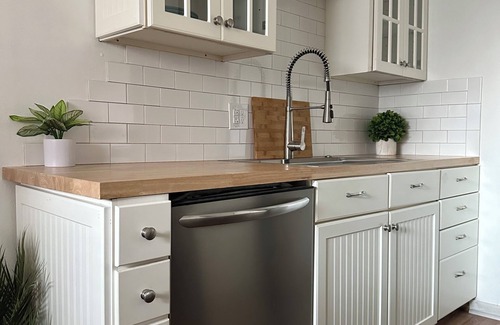 Whitebridge Condominio | Modern Condo in great Location!