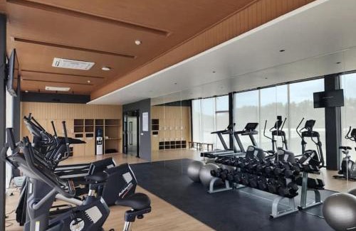 Sa Khu Apartamento | Modern Condo in Wyndham Gardens on the beach