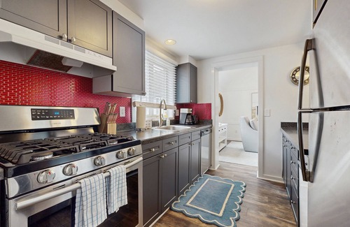 Mews Village Condominio | Modern condo near golf & beach with AC, deck, W/D and board games