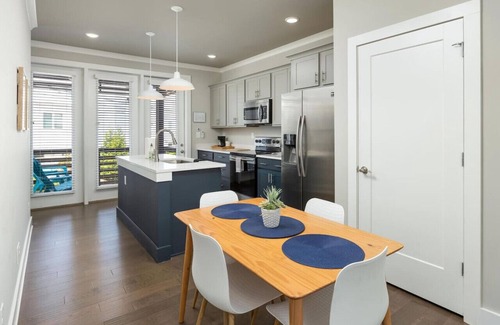 Chattanooga Casa | Modern Condo w/ Mountain Views, 2 Private Decks!