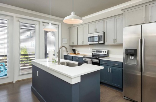 Chattanooga Casa | Modern Condo w/ Mountain Views, 2 Private Decks!